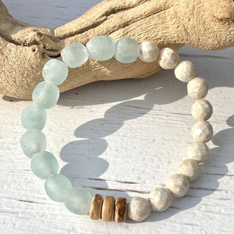 Beach 2024, Pebble Jewelry, Vintage Jewelry Ideas, Beachy Jewelry, Sea Glass Bracelet, Polymer Clay Jewelry Diy, Recycled Glass Bead, Diy Bracelet Designs, Beads Bracelet Design