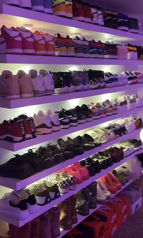 Shoe Closet Jordans, Jordans Collection Aesthetic, Shoes Aesthetic Organization, Shoes Sneakers Wall, Aesthetic Shoes Collection, Shoe Asthetic Picture, Baddie Shoe Collection, Jordan Collection Aesthetic, Shoes Vision Board