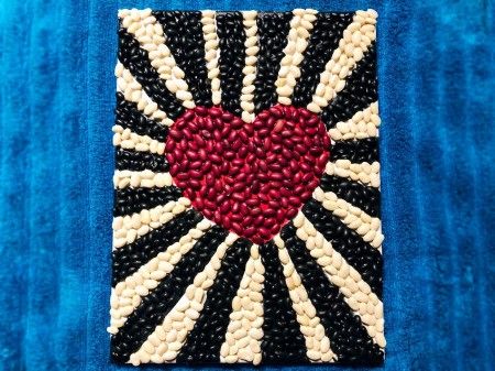 Making a Mural from Beans - heart shape with radiating black and white lines Rice Art Design, Bean Mosaic Art For Kids, Seed Art Ideas, Bean Art For Kids, Coffee Beans Art, Bean Crafts, Making Mosaics, Seed Craft, Bean Art