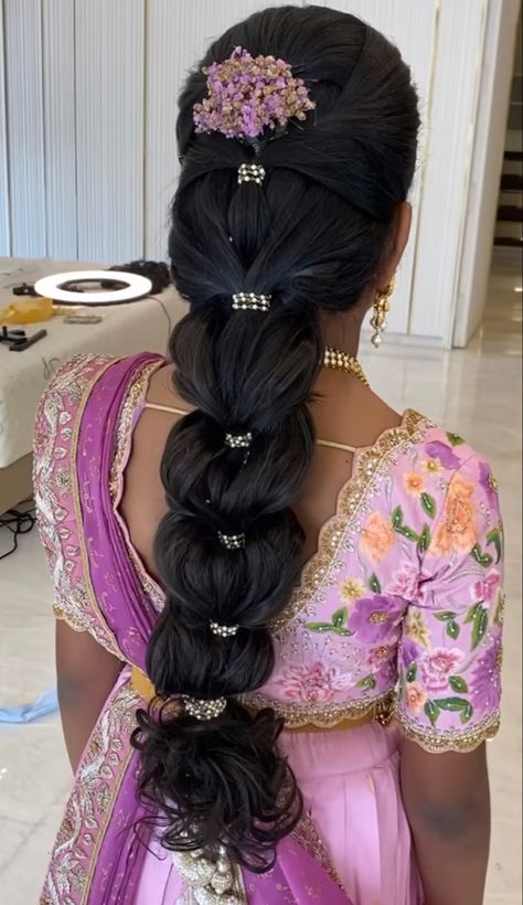 Nail Design Halloween, South Indian Hairstyle, Hairstyle Bridesmaid, Messy Ponytail Hairstyles, Hairstyles Professional, Wedding Trays, Acrylic Nails Natural, Nail Art Christmas, Poola Jada