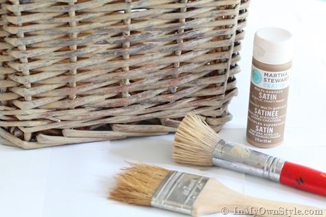 how-to-stain-a-basket-grey-or-gray-like-driftwood Driftwood Basket Diy, French Country Farmhouse Bathroom Ideas, Painting Longaberger Baskets Ideas, Staining Baskets, Wicker Basket Makeover, Wicker Basket Diy, Painting Wicker, Painting Baskets, Painting Wicker Furniture