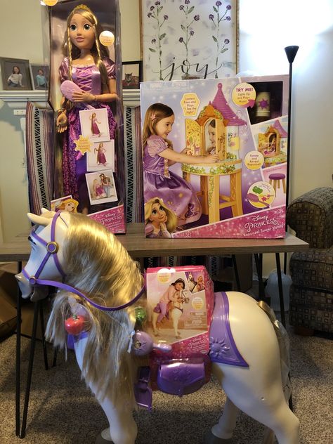 disney tangled toys 2018 and unboxing rapunzel, maximus and vanity Rapunzel Toys Dolls, Rapunzel Toys, Rapunzel Maximus, Tangle Toy, Disney Princess Dress Up, Disney Pins Sets, Disney Princess Toys, Rapunzel Disney, Princess Birthday Party Decorations