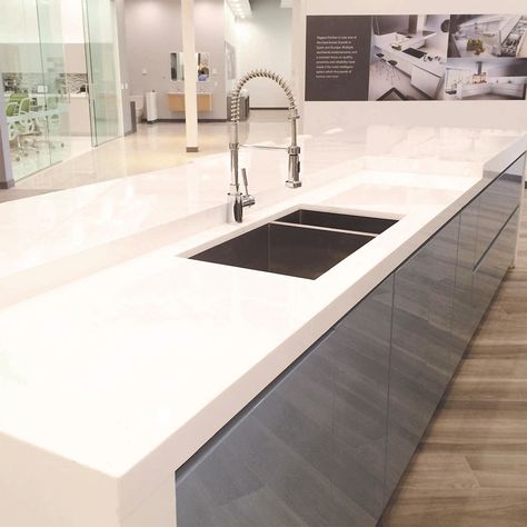 Quartz White Countertops, White Quartzite Countertops, Epoxy Kitchen, Stone Countertops Kitchen, White Kitchen Countertops, Epoxy Countertops, Kitchen Design Countertops, Kitchen Countertop Decor, White Quartzite