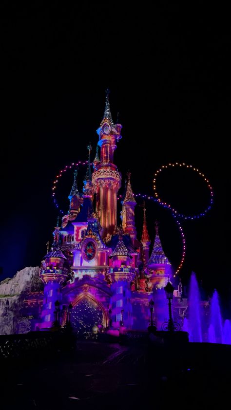 Disney Asthetics Photos, Disneyland Paris Aesthetic, Dunia Disney, Disneyland Castle, Image Moto, Disney World Pictures, Disney Paris, Disney Collage, Disney Photos