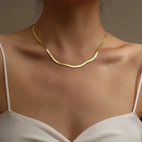 Alibaba.com Gold Flat Necklace, Herringbone Gold Necklace, Herringbone Chain Necklaces, Gold Prom Necklace, Flat Gold Necklace, Trendy Gold Necklace, Snake Chain Gold, Gold Herringbone Necklace, Flat Chain Necklace