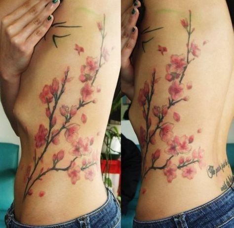 Cherry blossom tree side/back tattoo Branches Tattoo, Girl Side Tattoos, Cherry Tree Tattoos, Cherry Blossom Tree Tattoo, Blossom Tree Tattoo, Tattoo Son, Tatuagem Masculina Pequena, Tattoo Back, Tattoo Trend