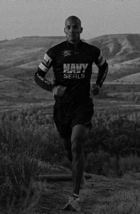 Workout Man Aesthetic, Men Success Aesthetic, Nfl Motivation Wallpaper, Anger Aesthetics Male, Running Motivation Wallpaper, David Goggins Running, Strength Photos, Gym Aesthetic Men, David Goggins Wallpaper