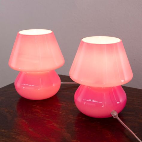 Vintage fuchsia mushroom lamp in murano glass, height 18cm, made in italy design table lamp, available in pairs and in various colours!  conditions: for a vintage piece it is in practically perfect and never used condition: no heavy scratches, no defects, no cracks, no missing parts.  type: table lamp glass colour: fuchsia (other colors on request) dimensions: l18 x h19 cm (7" w x 7.4" h)  bulbs: 1 light 110v usa/220v eu for e12/e14 bulbs (not included)  european plug (up to 250v).the wiring of Small Bedside Table Lamp, Red Glass Lamp, Fun Lamps, Glass Bubble Lamp, Small Bedside Table Lamps, Small Bedroom Ideas For Women, Lover House, Table Lamp Glass, Weird Furniture