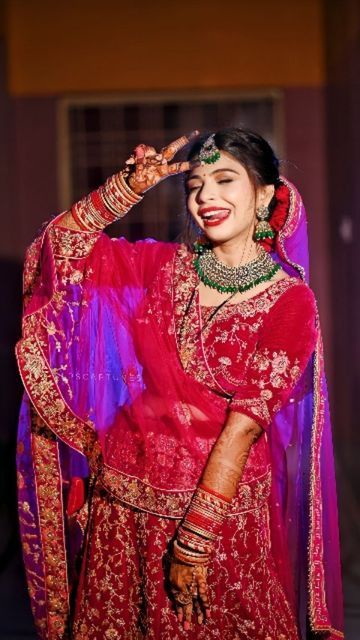 Bride Funny Poses, New Dulhan Pose 2023, Sadi Clojap Photo, Clojup Pic, Bridal Shoot Poses Indian, Singal Dulhan Pose, Bride Single Poses, Dulhan Single Pose, Closeup Poses