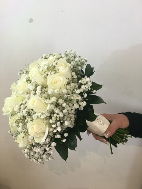 White Rose And Gypsophila Bouquet, Gypsophila And Rose Bouquet, Bouquet Of Flowers Bride, Nikkah Bouquet, White And Gold Wedding Bouquet, Rose And Gypsophila Bouquet, White Roses And Gypsophila, Gypsophila Wedding Bouquet, Rose Gold Bouquet