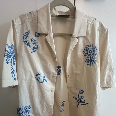 Nanushka Short Sleeve Button Down. Technically Men’s I Think But I’m A Woman And I Wear It Oversized . Sized Small . Can Be Men’s Or Women’s - Looks Great As A Button Down On A Man Or Oversized Shirt For A Woman. Cream With Blue Pattern Embroidery Stitching. Looks Brand New. Embroidery On Button Up Shirt, Button Up Shirt Embroidery, Embroidered Button Down, Small Embroidery Ideas Shirt, Embroidered Button Up Shirt, Embroidery Clothes, Leather Blouse, Embroidery T Shirt, Embroidery Stitching