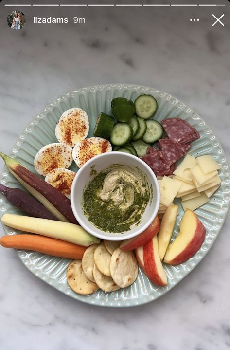 Healthy Dinner Plates, Adult Snack Plate, Veggie Snack Plate, Snack Plates For Adults, Snack Plate Lunch, Healthy Snack Plate, Snack Plate Ideas, Vegetable Lunch, Food Plates