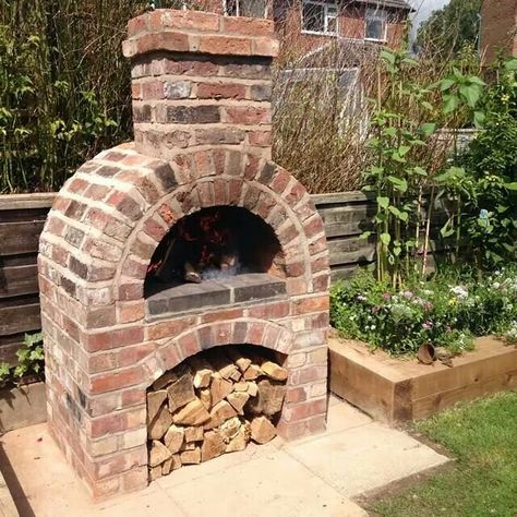 Outdoor Brick Oven, Como Plantar Pitaya, Brick Pizza Oven Outdoor, Outdoor Fireplace Pizza Oven, Pizza Oven Outdoor Diy, Backyard Pizza Oven, Build A Pizza Oven, Brick Oven Outdoor, Pizza Oven Outdoor Kitchen