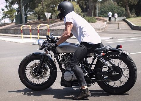 cafe Sr400 Cafe, Brat Bike, Yamaha Cafe Racer, Brat Cafe, Vintage Cafe Racer, Мотоциклы Cafe Racers, Cafe Racer Style, Cafe Racing, Custom Cafe Racer