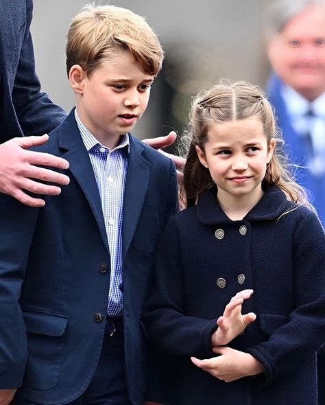 The Prince and Princess of Wales 👑 | Adorable pictures of George and Charlotte on their visit to Cardiff Castle in 2022 🌷. Photos : Prince George of Cambridge and Princess… | Instagram Princess Charlotte And Prince George, Charlotte Windsor, Adelaide Cottage, Prince George Photos, Mini Charlotte, George And Charlotte, Prince George And Princess Charlotte, Cardiff Castle, Princesa Charlotte