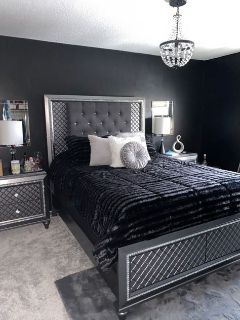 Black And Silver Bedding Master Bedrooms, Silver Bed Set, Black White Silver Bedroom Ideas, Black White And Grey Room Bedroom Ideas, Black And Bling Bedroom Ideas, His Her Bedroom Ideas Decor, Grey Silver Black Bedroom, Black Silver Room Decor, Black Silver White Bedroom