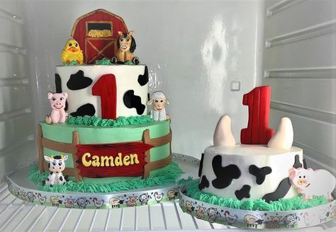 1st Birthday Farm Smash Cake, Barnyard First Birthday Cake, Farm Birthday Smash Cake, Mickey Mouse Farm Cake, Barnyard Cakes For Boys, Old Mcdonald Birthday Party Cake, Smash Cake Farm Theme, First Birthday Farm Cake, Barnyard Cake Ideas