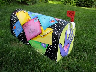 Hand Painted Mailbox Ideas Diy, Mailbox Painting Ideas Simple, Mailbox Makeover Diy Paint, Decorated Mailboxes Ideas, Mailbox Painting, Hand Painted Mailboxes, Painted Mailbox, Cool Mailboxes, Mailbox Makeover