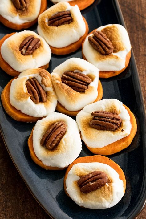 Sweet Potato Bites - Delish.com Appitizer Ideas, Thanksgiving Recipes Appetizers, Thanksgiving Apps, Sweet Potato Bites, Best Thanksgiving Appetizers, Thanksgiving Appetizer, Sweet Potatoe Bites, Thanksgiving Appetizer Recipes, Fall Appetizers