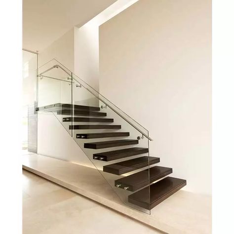 Trap Vide, Glass Staircase Railing, Glass Railing Stairs, Glass Handrail, Steel Architecture, Building Stairs, Escalier Design, Glass Stairs, Glass Staircase