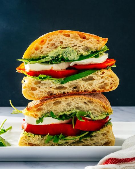 This Caprese sandwich is a stunning crowd pleaser! Layer tomatoes, mozzarella and pesto aioli for a splash of flavor. #capresesandwich #caprese #sandwich #summer #summerrecipe #fastdinner #easydinner #picnicrecipe #summerdinner Caprese Sandwich Recipe, Italian Caprese Salad, Pesto Aioli, Tomato Caprese, Creamy Pesto Sauce, Caprese Sandwich, Pesto Cheese, Tomatoes Mozzarella, Bruschetta Chicken