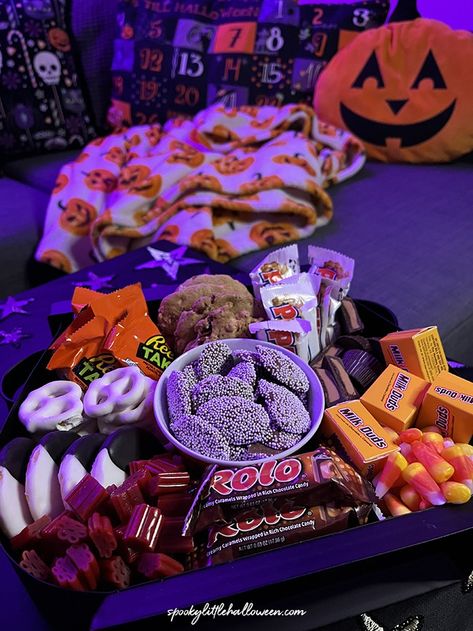 Spooky Movie Night: Candy Board — Spooky Little Halloween Spooky Halloween Movie Night, Halloween Theme Movie Night Ideas, Halloween Movie Night Aesthetic, Halloween Sleepover Ideas, Spooky Picnic, Movie Night Candy, Spooky Sleepover, Movie Night Halloween, Halloween Movie Night Party