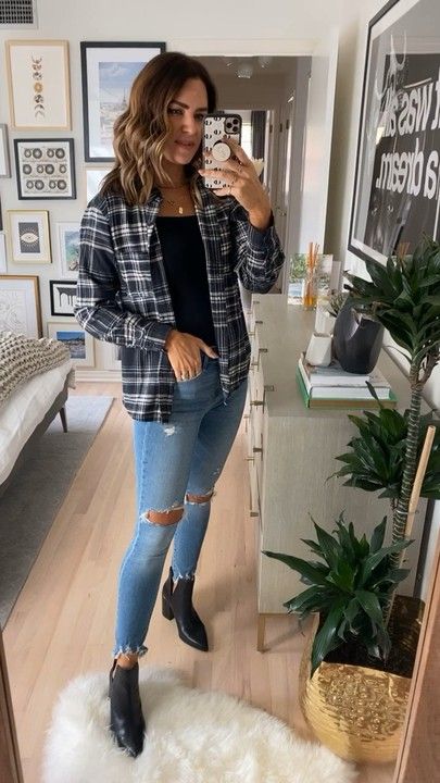 Blue Flannel Outfit, Flannel Outfit, Flannel Outfits, Blue Flannel, Flannel Tops, Curvy Outfits, Style Tips, Costume Ideas, Autumn Winter Fashion