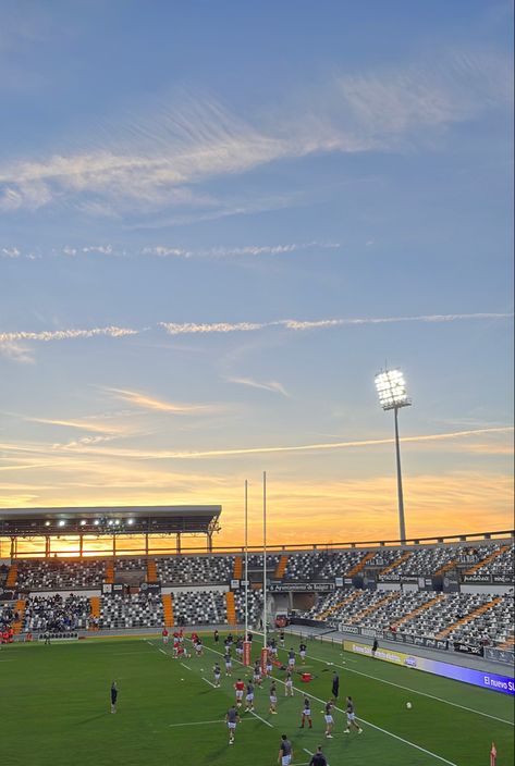 spanish rugby match Spain vs players Sunday aesthetic sport Rugby Aesthetic, Rugby Motivation, Rugby Photos, Photo Rugby, Rugby Photography, Rugby Wallpaper, Rugby Pictures, Rugby Field, Rugby Girls