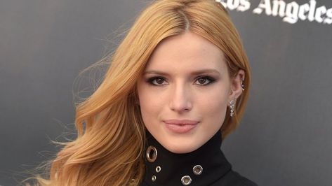 Not every celebrity holds onto both their fame and their fortune. Some surprising stars have struggled financially for all sorts of interesting reasons. Bella Thorne, Weird Tattoos, Black Celebrities, Glamour Makeup, Muscular Women, Fancy Party, Beautiful Picture, Hollywood Celebrities, Beautiful Celebrities