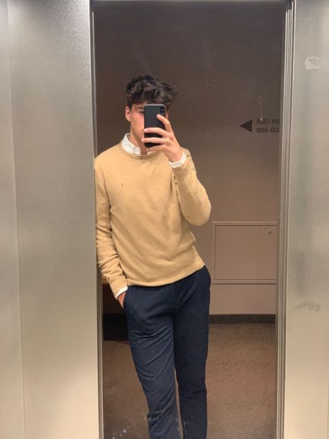 Mens Turtleneck Outfits, Outfit Hombre Casual, Turtleneck Outfit Men, Mode Old School, Money Clothing, Stil Masculin, Money Clothes, Mens Smart Casual Outfits, Bakal Suami