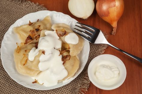 Traditional Ukrainian Dumplings (Varenyky Recipe) Varenyky Recipe, Best Dumplings, Frozen Dumplings, Beet Soup, Morning Sunday, Baked Dinner, Egg Dishes, Ukrainian Recipes, Morning Morning