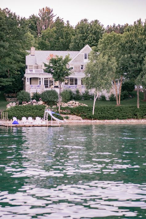 Cozy cottages, coastal cottages, modern cottages, cottages in the woods and unique cottage homes of all kinds set against clear blue and turquoise lake water is one of the things that makes Walloon Lake, Michigan such an enchanting place to visit. Come fall in love with the eclectic cottage exterior style of Walloon right along with us in today’s post! #cottagedecor #cottageexterior #cottagehomes #fairytalecottage #smallcottage #beachcottage #cozycottage Cottages Modern, Modern Cottages, Coastal Cottages, Lake Landscaping, Cozy Eclectic, Michigan Cottage, Walloon Lake, Tuscany Style, Unique Cottages