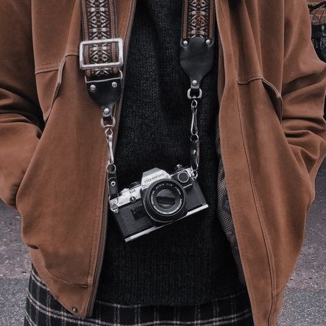 Camera Boy Aesthetic, Little Life Aesthetic, A Little Life Aesthetic, Peter Parker Aesthetic, Parker Aesthetic, Film Camera Photography, Fotografi Editorial, Little Life, A Little Life