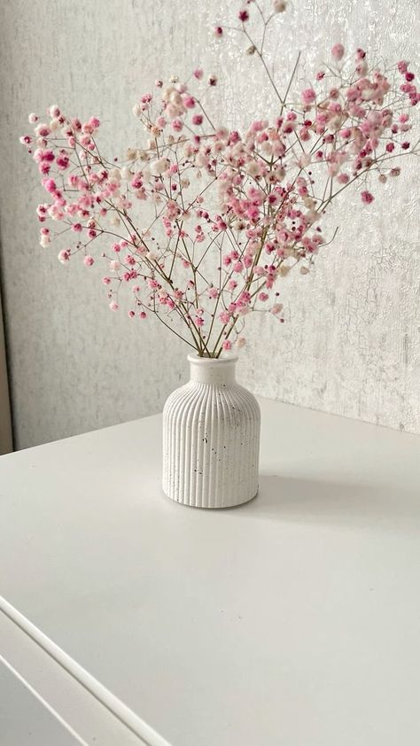 small plaster vase Salt Craft, Plaster Vase, Modern Vases Decor, Small Vases With Flowers, Magnolia Home Decor, Window Sill Decor, Flower Bedroom, Vase Modern, English Decor