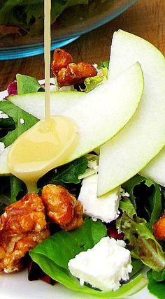 Best Salad Dressing, Green Salads, Feta Salat, Pear Salad, Pear Recipes, Walnut Salad, Homemade Dressing, Feta Salad, Jalapeno Poppers