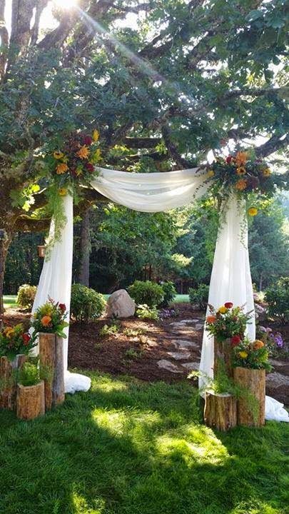 SAVVY Sisters Inc: 12 Creative Personal Touches for your Wedding Yard Wedding, Wedding Arbour, Have Inspiration, Outdoor Wedding Decorations, Outdoor Wedding Ceremony, Wedding Planners, Outdoor Ceremony, Trendy Wedding, Wedding Arch