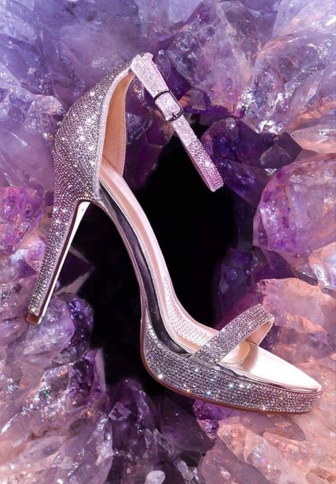 Jimmy Choo Quinceañera Heels, Quinceañera Purple, Quinceanera Heels, Quince Heels, Purple Quinceanera Theme, Prom Shoes High Heels, Fairy Heels, Footwear Ideas, Lavender Quinceanera