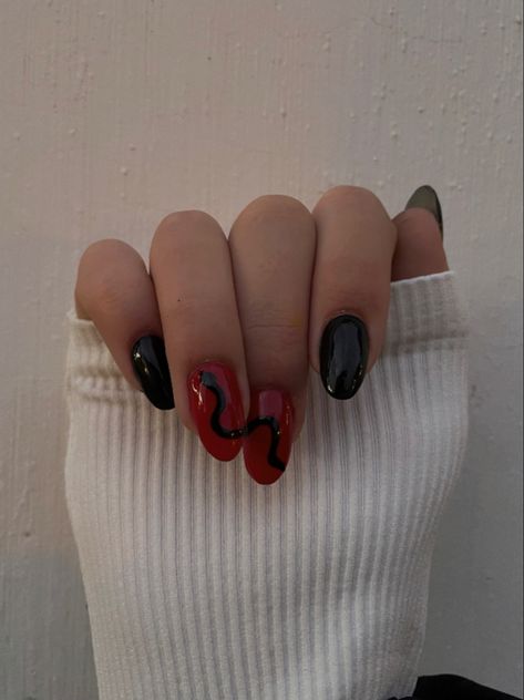 Black And Red Snake Nails, Red Snake Nails, Black Snake Nails, Snake Skin Nails Designs, Reputation Nails, Red Black Nails, Snake Nails, Snake Skin Nails, Red And Black Snake