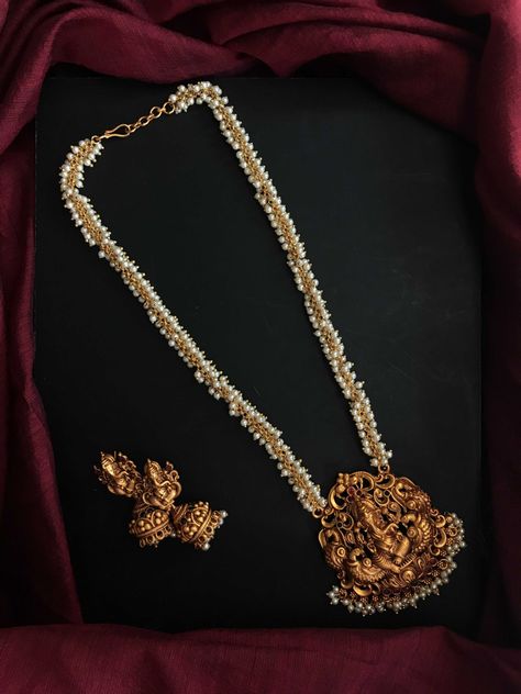 Temple Jewellery Designs, Vintage Indian Jewelry, Goddess Laxmi, Keep Me Stylish, Temple Jewelry Necklace, Gold Temple Jewellery, Antique Gold Jewelry Indian, Gold Jewelry Simple Necklace, Pearl Necklace Designs