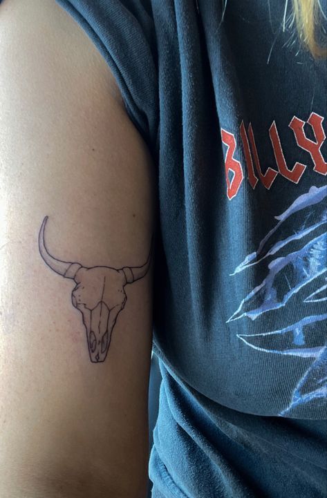 Flower Bull Tattoos, Texas Tattoo Ideas, Western Tats, Bull Skull Tattoo, Longhorn Tattoo, Cow Skull Tattoos, Tree Tattoo Arm, Bull Skull Tattoos, Sticker Sleeve