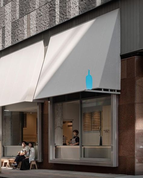 Blue Box Cafe, Japanese Cafe Exterior, Japanese Restaurant Facade Design, Coffee Shop Japan, Blue Bottle Coffee Japan, Cafe Window, Cafe Exterior, Blue Bottle Coffee, Shop Facade