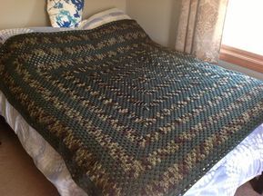 CAMP AFGHANS Camo Crochet Blanket, Crochet Bobble Blanket, C2c Crochet Pattern Free, Crocheted Things, Crochet Granny Square Afghan, Crochet Baby Gifts, Crocheting Ideas, Granny Square Afghan, Blanket Ideas