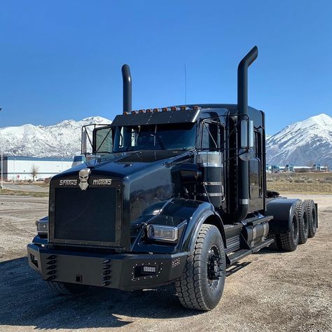 Dave Sparks on Instagram: “How’d you like our Kenworth build on last nights episode of Diesel Brothers?” Diesel Brothers Trucks, Kenworth Dump Trucks, Diesel Brothers, Kenworth T800, Tractor Trailer Truck, Heavy Haul, Custom Big Rigs, Antique Tractors, Kenworth Trucks