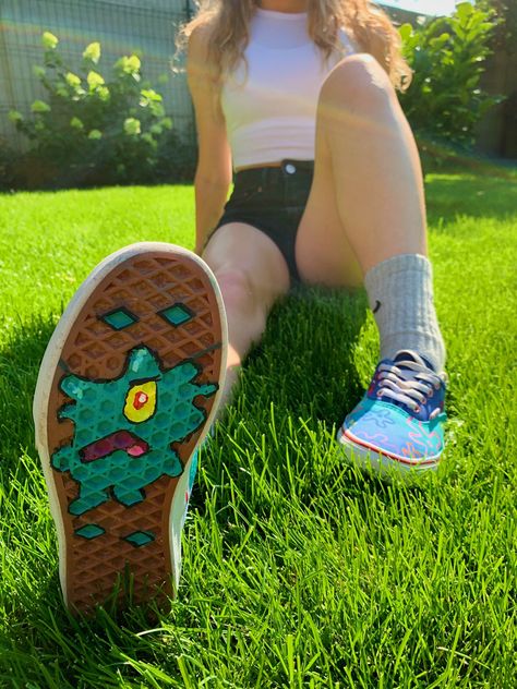 Plankton Painting, Custom High Top Vans, Vans Spongebob, Spongebob Plankton, Spongebob Outfit, Vans Aesthetic, Converse Design, Painted Shoes Diy, Disney Canvas Art