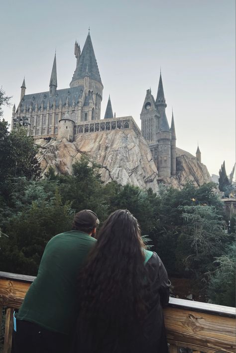 Universal Studios Date, Harry Potter Locations, Universal Studios Outfit, Florida Trip, With Boyfriend, Florida Travel, Pic Ideas, Cute Couple Pictures, Couple Pictures