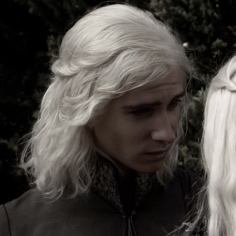 Targaryen Hair Men, Wof Cut Hair, Viserys Iii Targaryen, Male White Hair, Westeros Aesthetic, Targaryen Men, Abraxas Malfoy, Pinterest Boys, Targaryen Hair