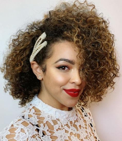 Deep Side Part Curly Hairstyle for Special Occasion Good Curly Hair, African American Bride Hairstyles, Curly Hair Side Part, Cinnamon Hair Colors, Black Wedding Hairstyles, Natural Wedding Hairstyles, Natural Hair Bride, Romantic Wedding Hair, Dance Hairstyles