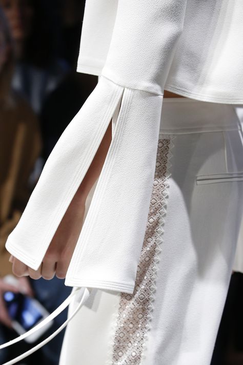 Detail Couture, Beige Outfit, Clothing Details, Derek Lam, Looks Style, Mode Inspiration, Mode Style, White Fashion, Sleeve Detail