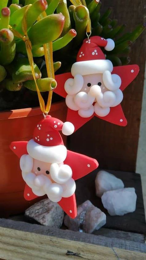 Pasta Flexible Navidad, Clay Christmas Decorations, Clay Crafts For Kids, Homemade Clay, Polymer Clay Gifts, Polymer Clay Ornaments, Tanah Liat, Christmas Clay, Polymer Clay Christmas