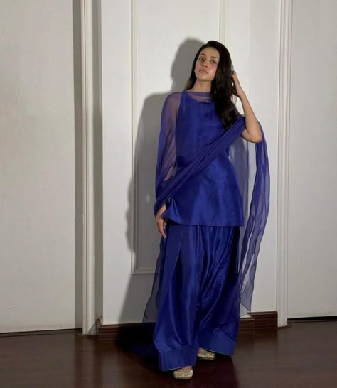 Blue Shalwar Kameez Women, Simple Shalwar Kameez, Simple Sharara, Modest Saree, Pakistani Suit Salwar, Shalwar Designs, Desi Fits, Punjabi Outfits, Desi Outfits